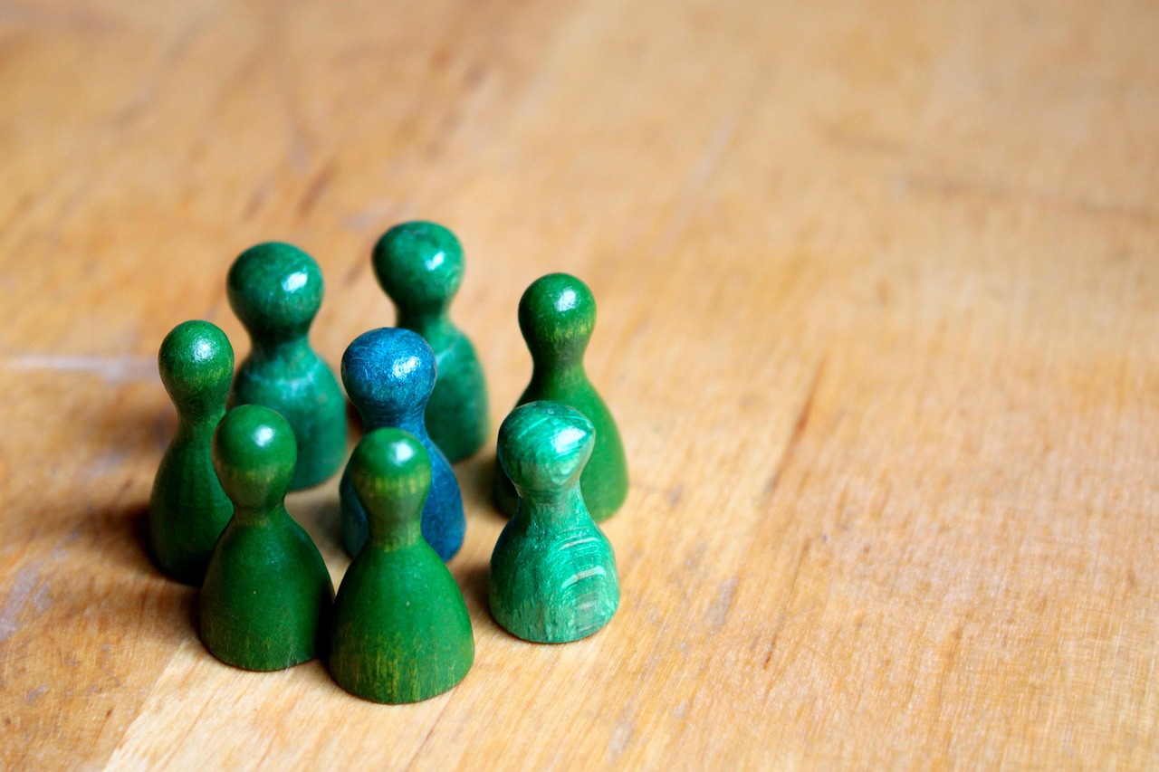 西部数码实名账号：流量卡如何设置免费上网公共场所，如何避免风险？